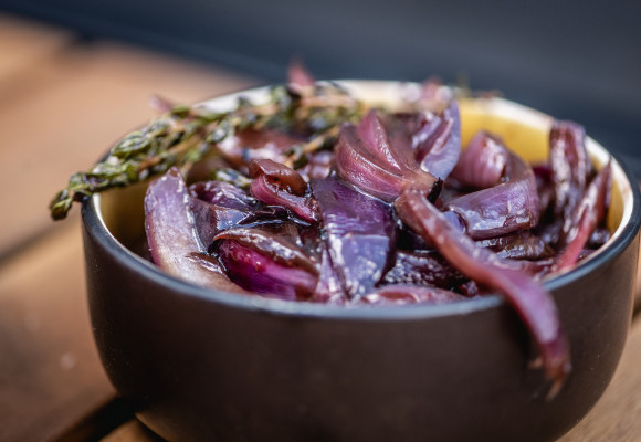 Karamelizovaná červená cibuľa