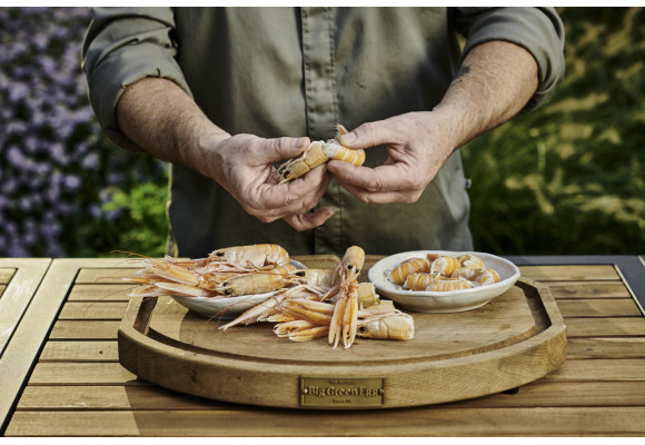 Talianske crostini s avokádovým šalátom a grilovanými langustami